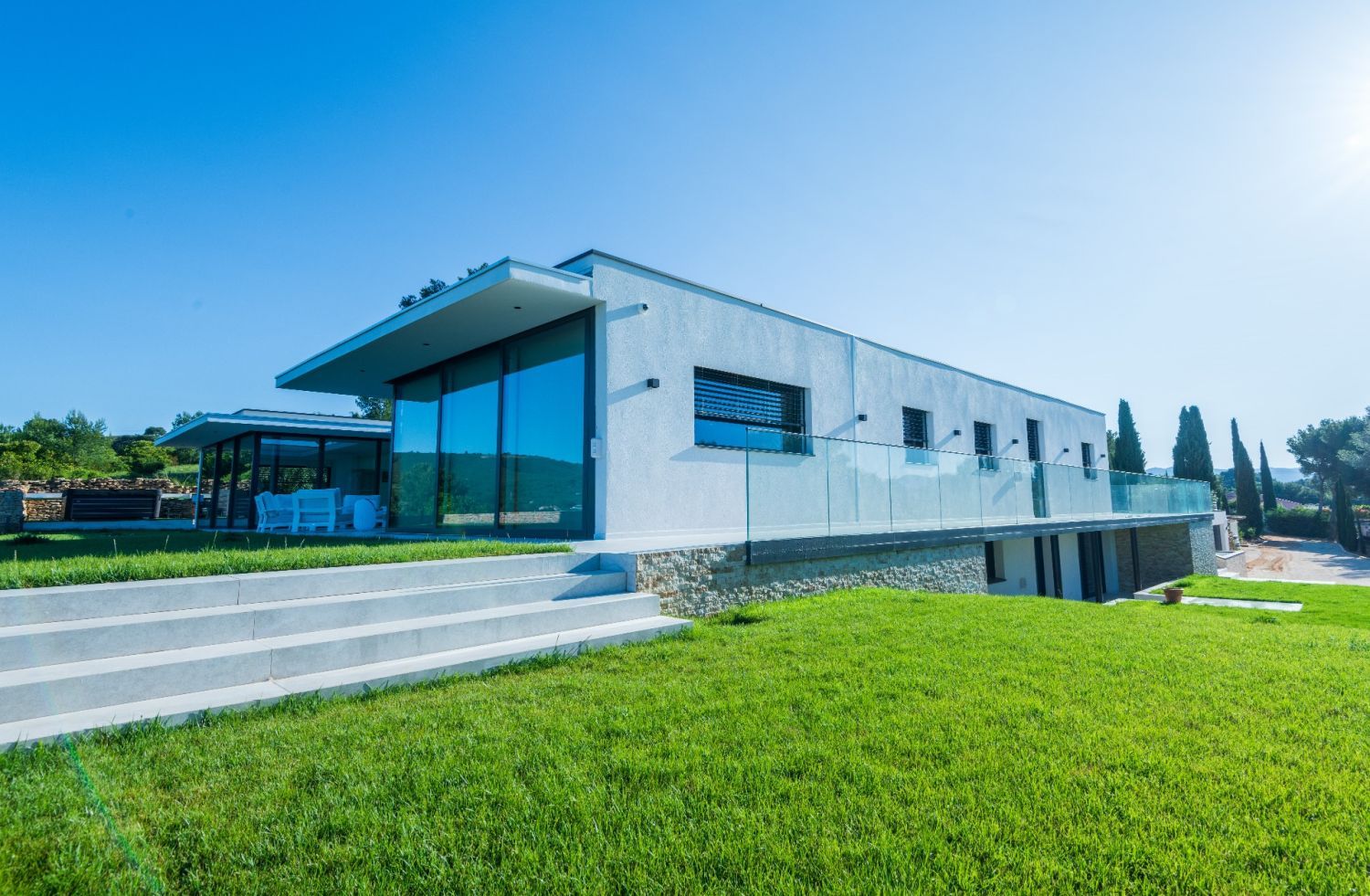 Villa luxueuse avec piscine miroir somptueuse