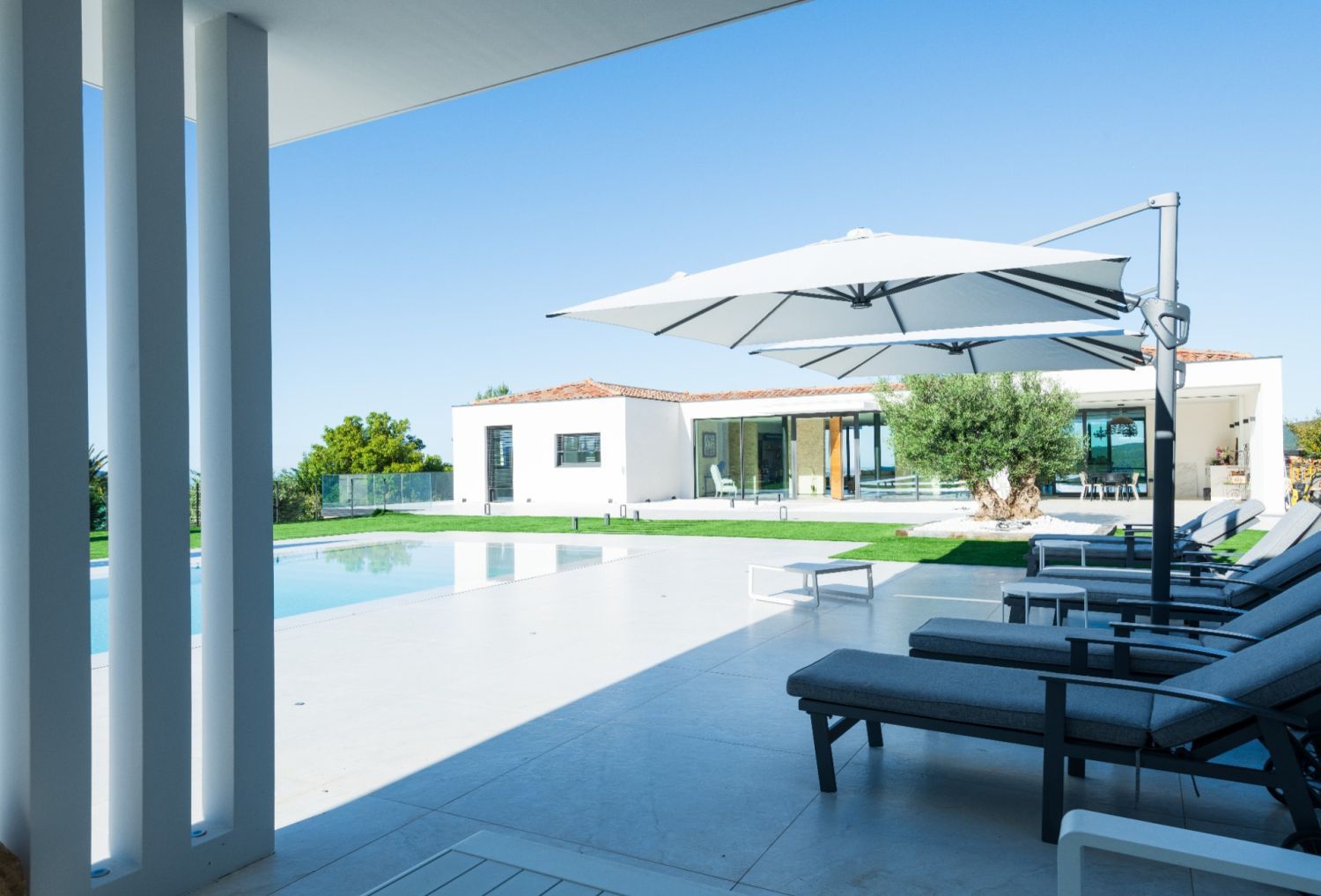 Villa luxueuse avec piscine miroir somptueuse