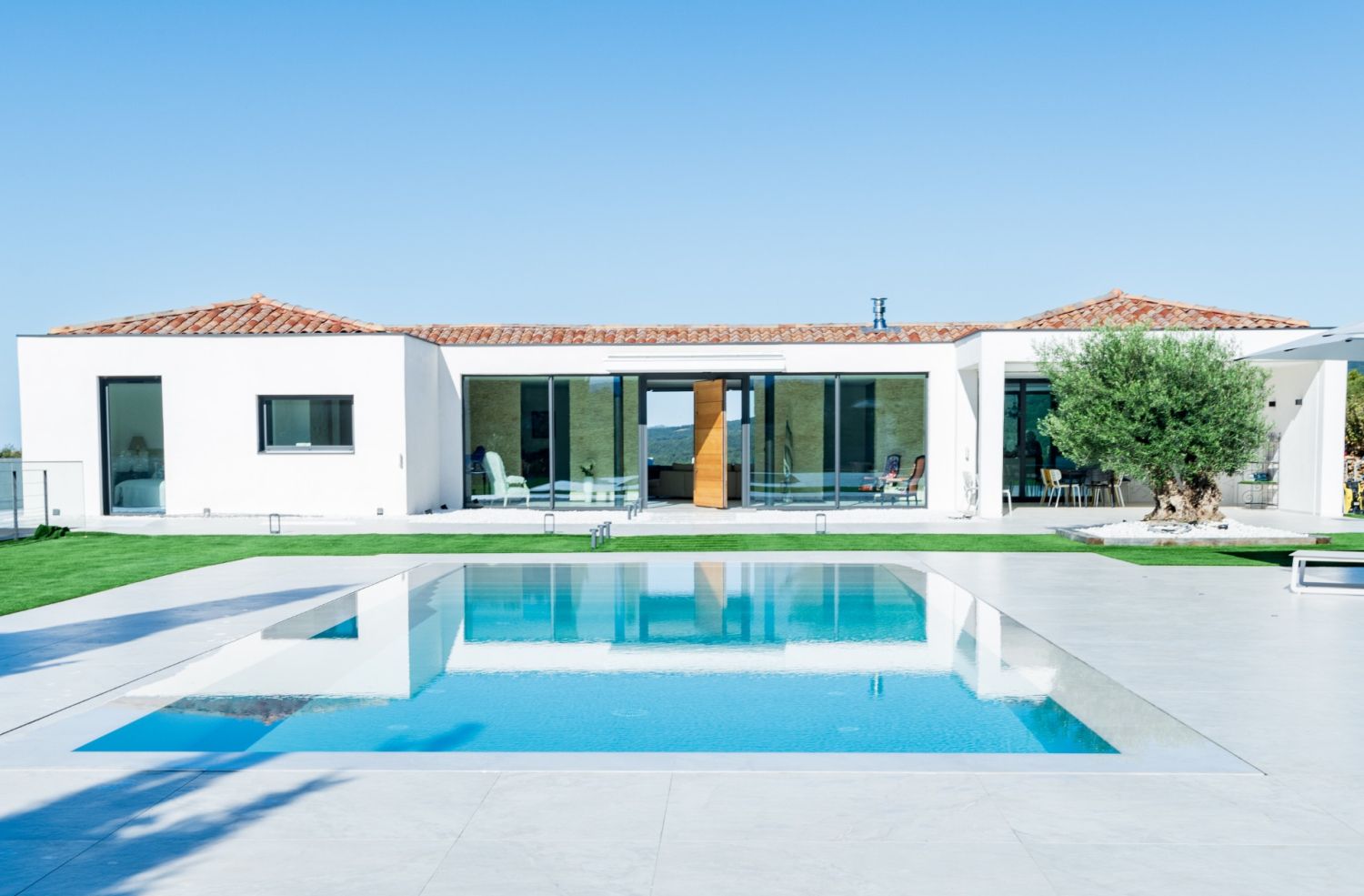 Villa luxueuse avec piscine miroir somptueuse