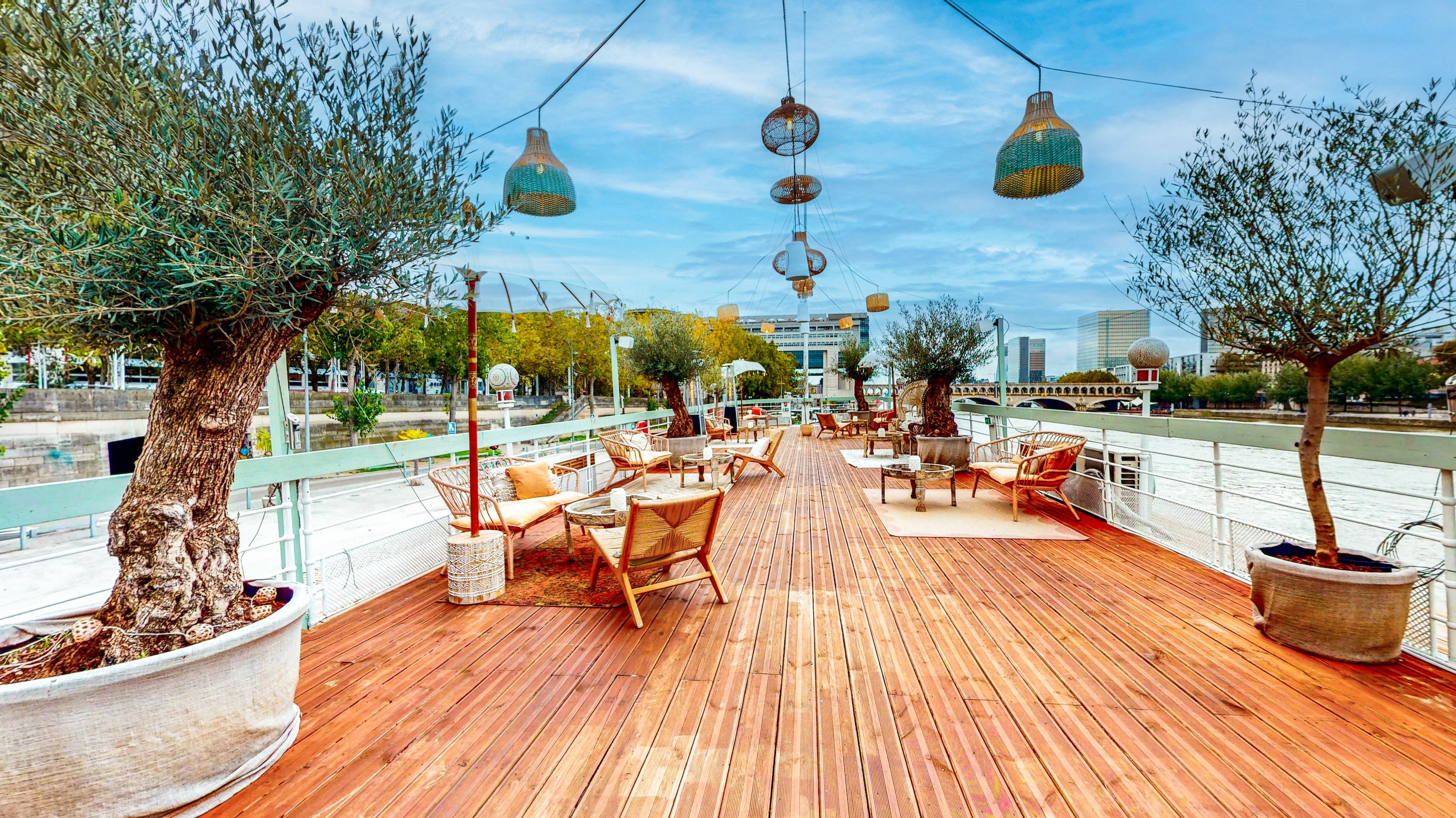 Péniche Panoramique sur la Seine : Lieu Événementiel Unique