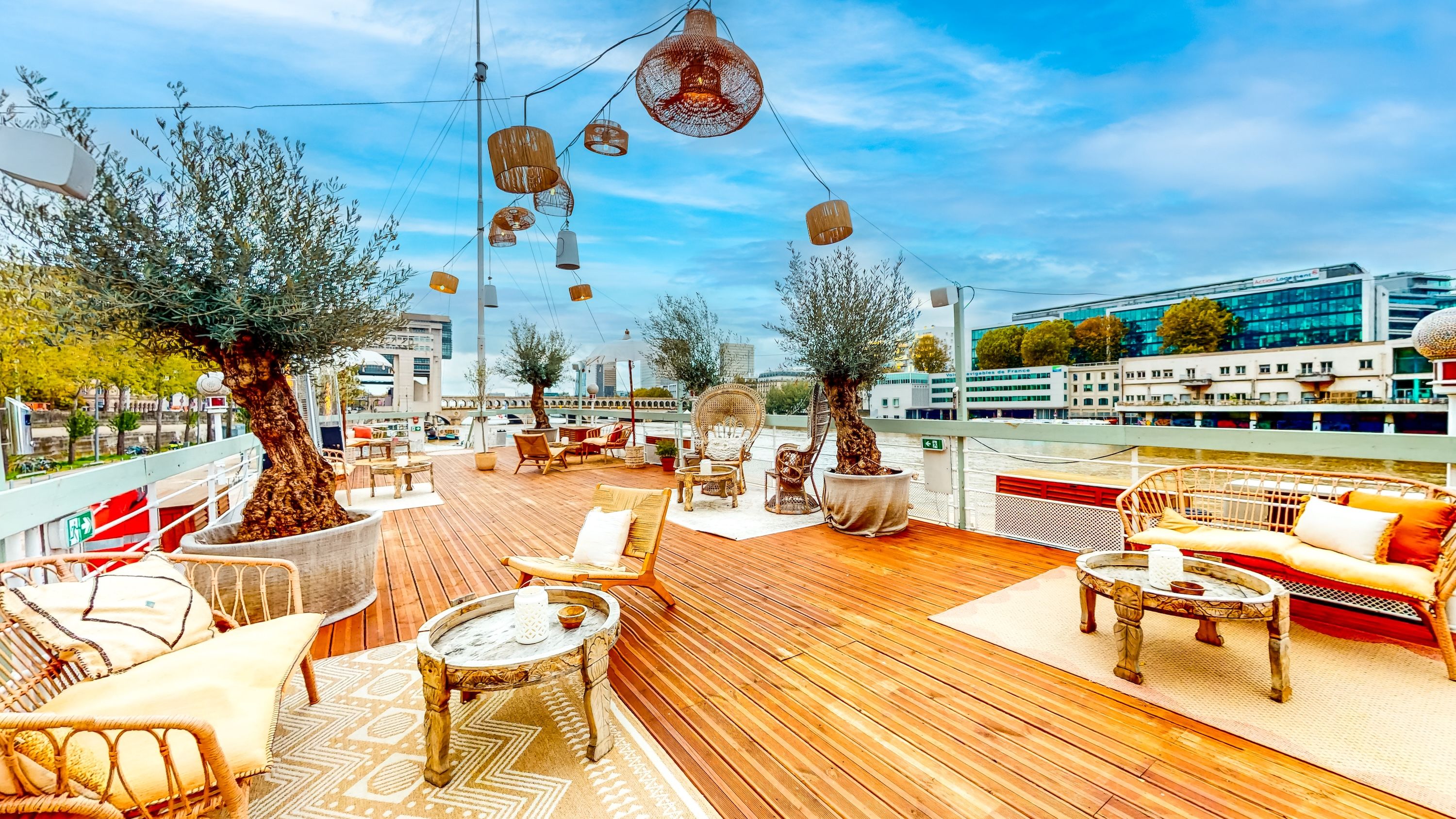 Péniche Panoramique sur la Seine : Lieu Événementiel Unique
