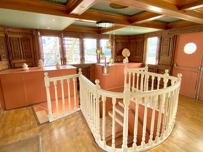 Magnificent barge on the quays in the heart of the 12th arrondissement 