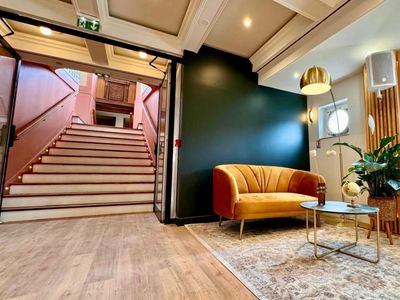 Magnificent barge on the quays in the heart of the 12th arrondissement 