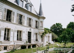 Family mansion 20 minutes from Paris 