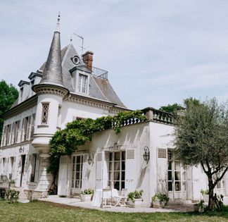 Family mansion 20 minutes from Paris 