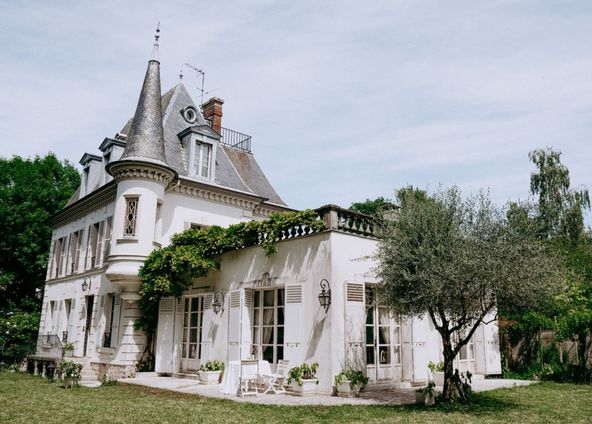 Family mansion 20 minutes from Paris 