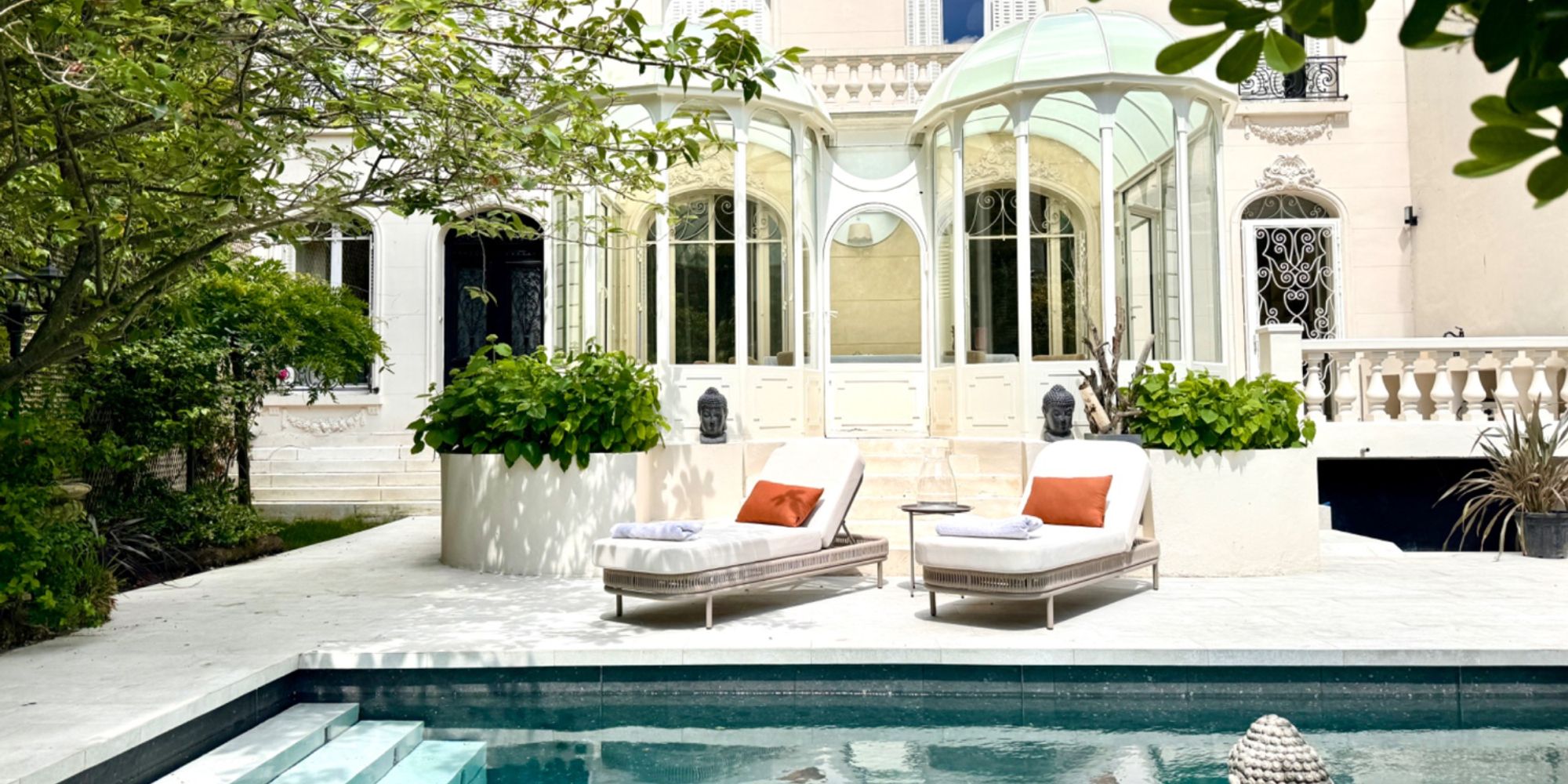 330m² luxury villa in Paris with heated pool spa and garden for corporate seminars and offsites