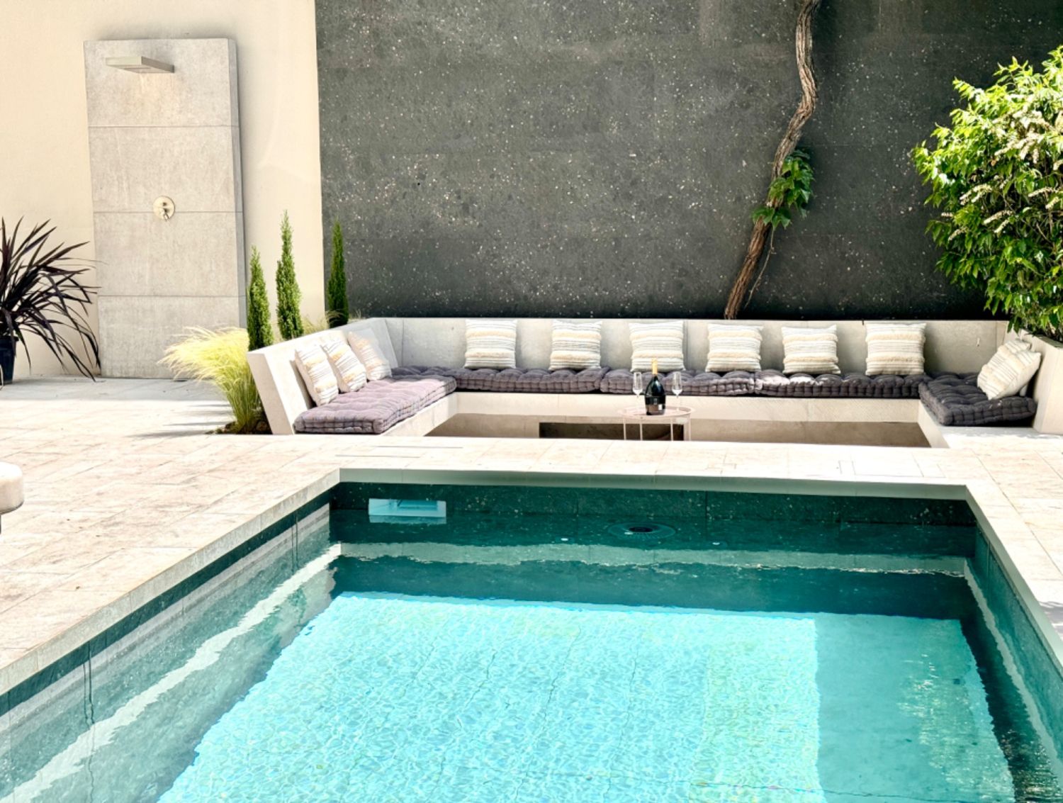 Villa de Luxe 330m² à Paris avec Piscine Chauffée, SPA & Jardin pour Événements