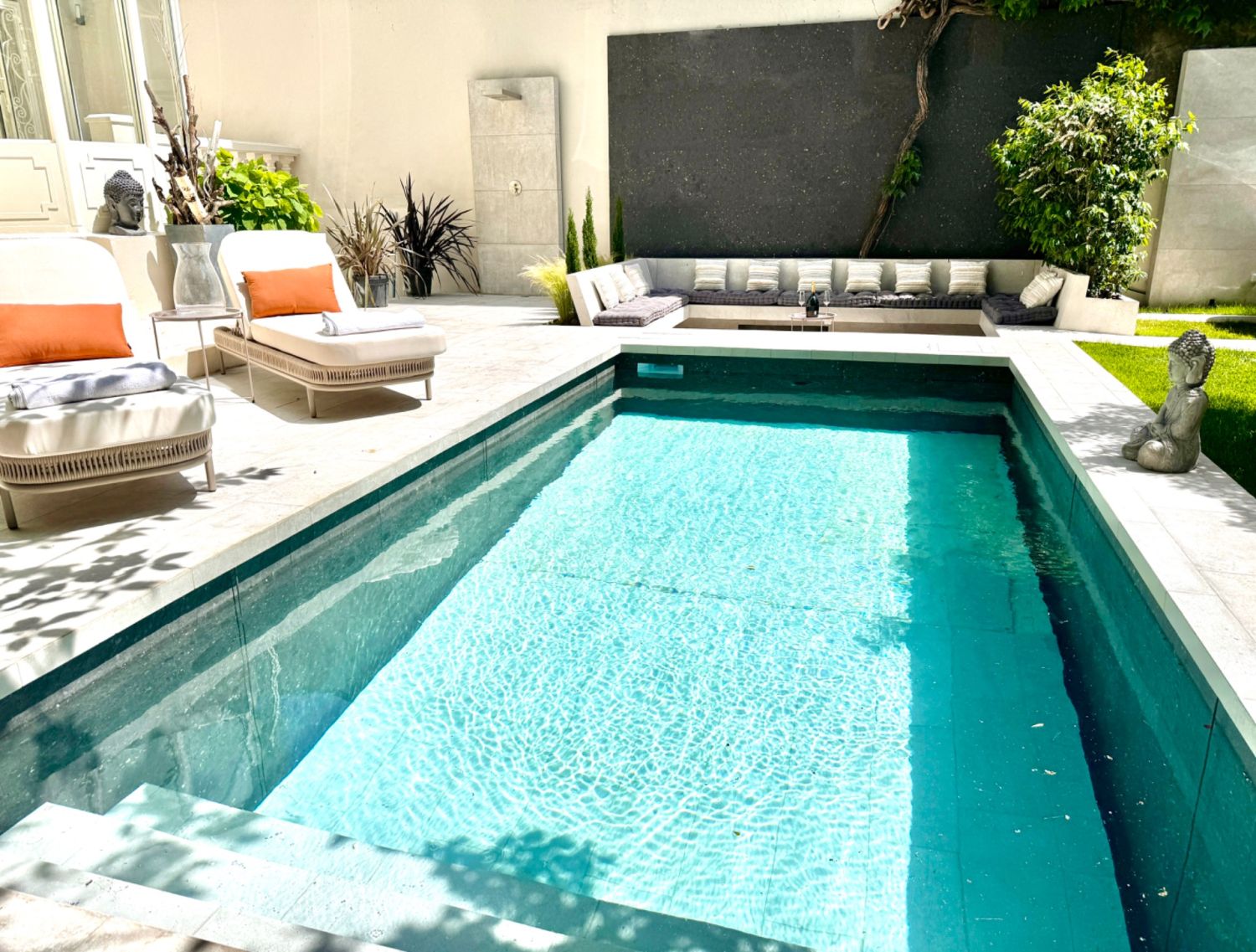 Exceptional villa of 330m² with garden, heated outdoor swimming pool, sauna, jacuzzi, gym