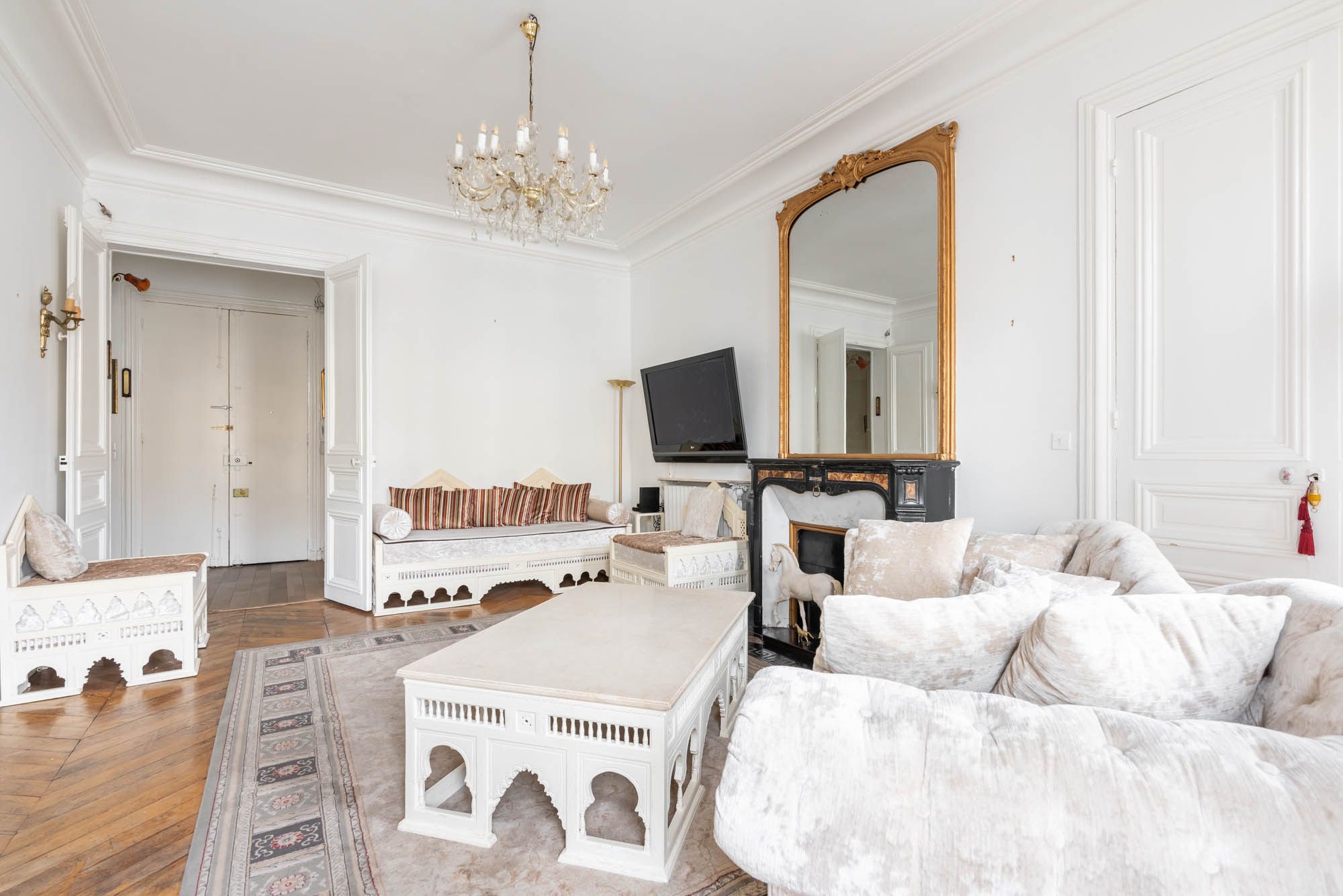 Elegant Event Lounges Near Place de l'Etoile in Paris