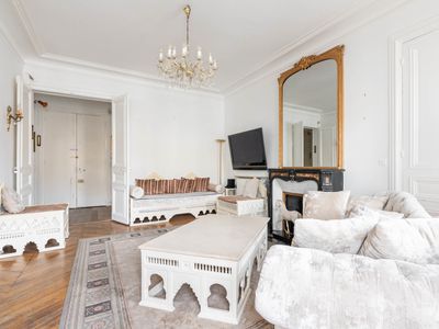 Elegant Event Lounges Near Place de l'Etoile in Paris