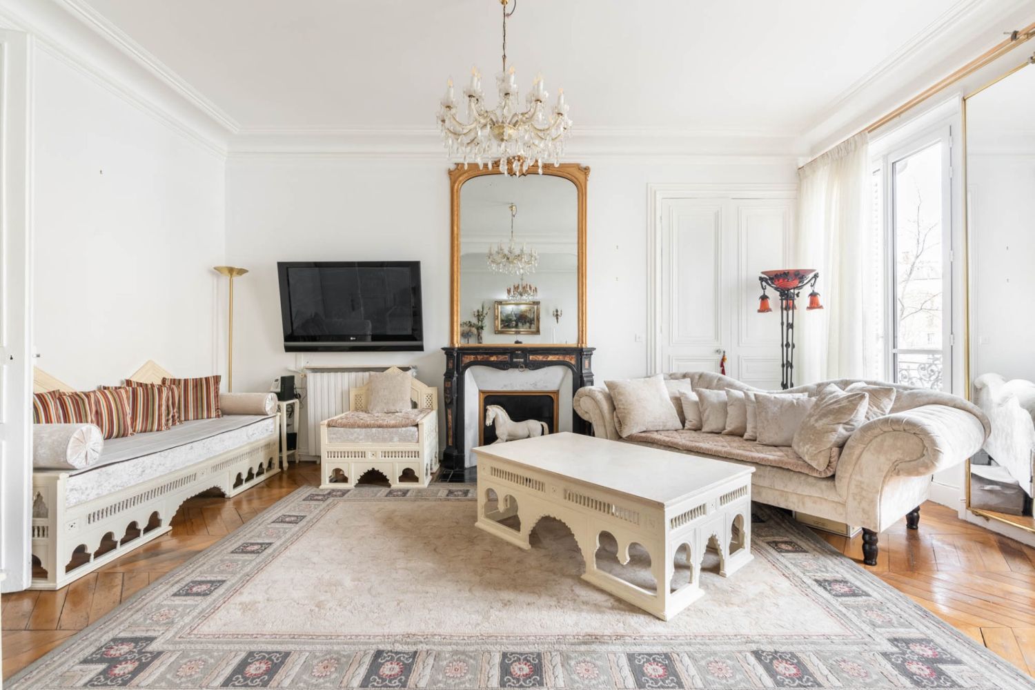 Elegant Event Lounges Near Place de l'Etoile in Paris