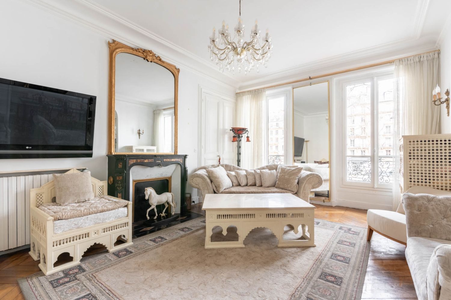 Elegant Event Lounges Near Place de l'Etoile in Paris
