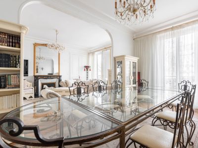 Elegant Event Lounges Near Place de l'Etoile in Paris