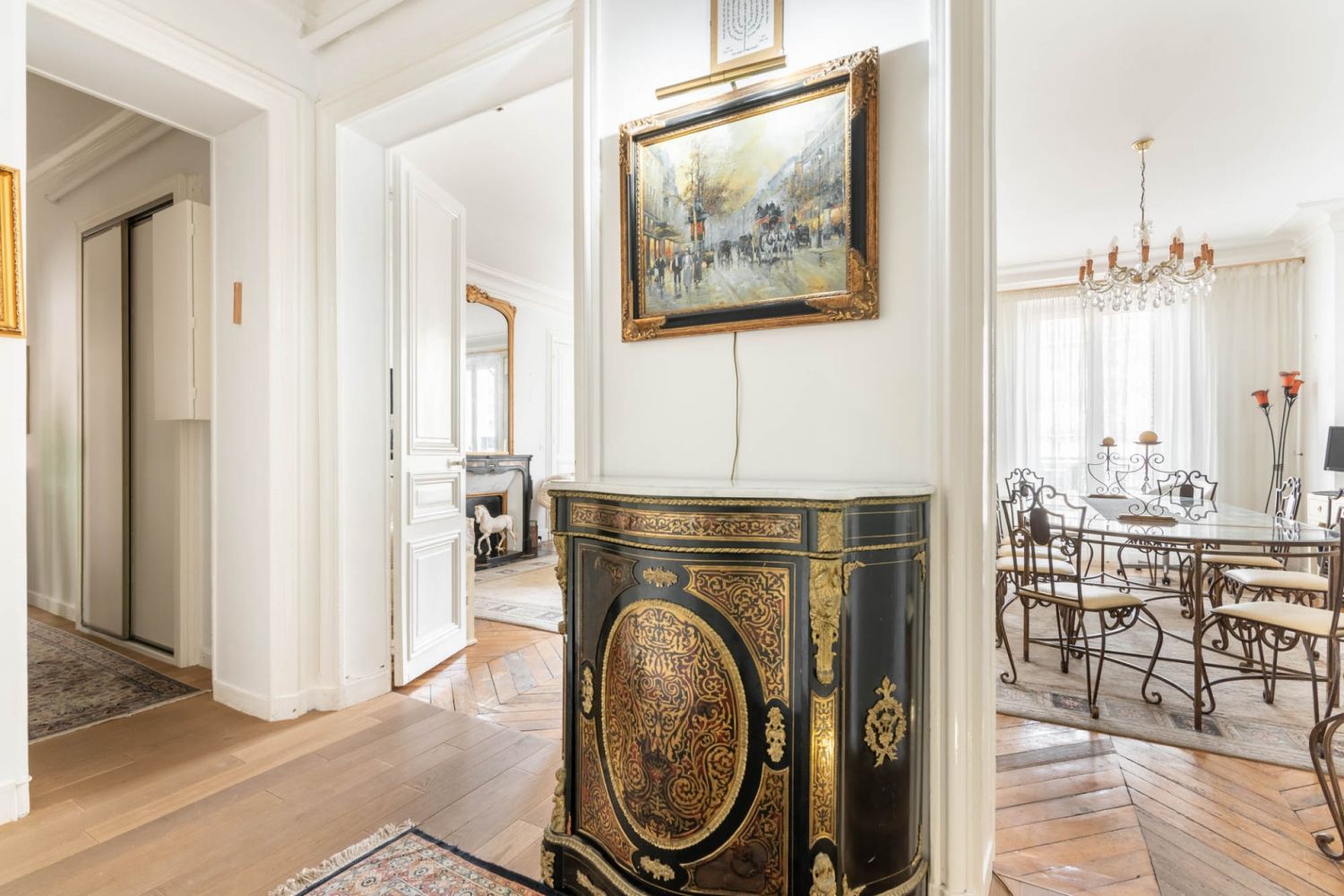 Elegant Event Lounges Near Place de l'Etoile in Paris