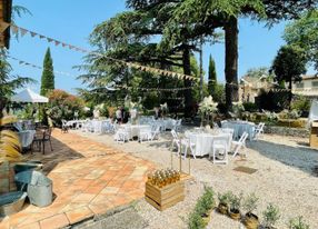 Provençal country house in the heart of a vineyard