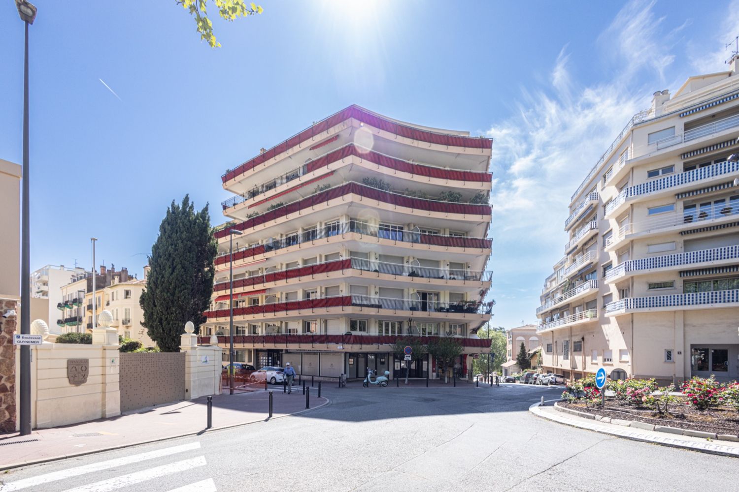 Luxury Cannes Rooftop Apartment with Panoramic Terrace Views