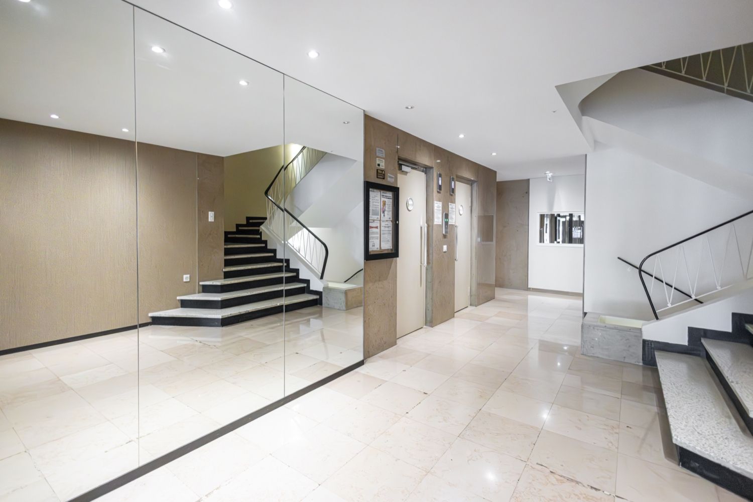 Luxury Cannes Rooftop Apartment with Panoramic Terrace Views