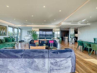 Unique rooftop Avenue Foch