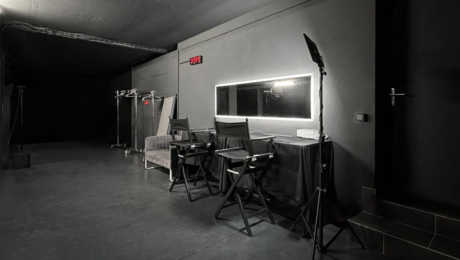 Spacious Photo Video Studio at the gates of Paris