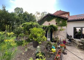 Charming French 18th century farmhouse/pigeonnier on quiet canal