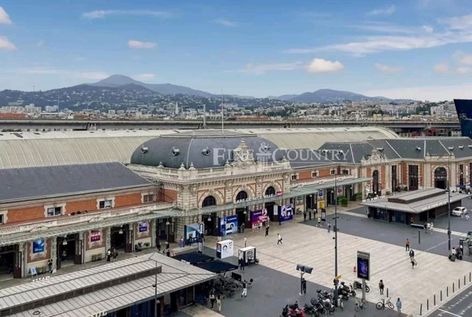 Appartement unique  face à gare centrale de Nice