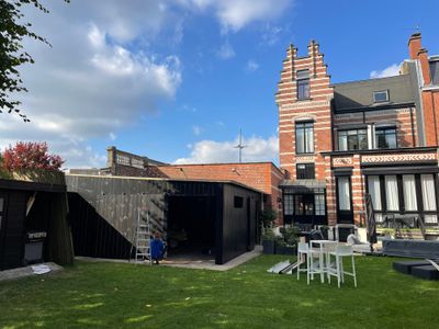 Private mansion with outdoor park 