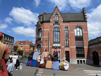 Private mansion with outdoor park 