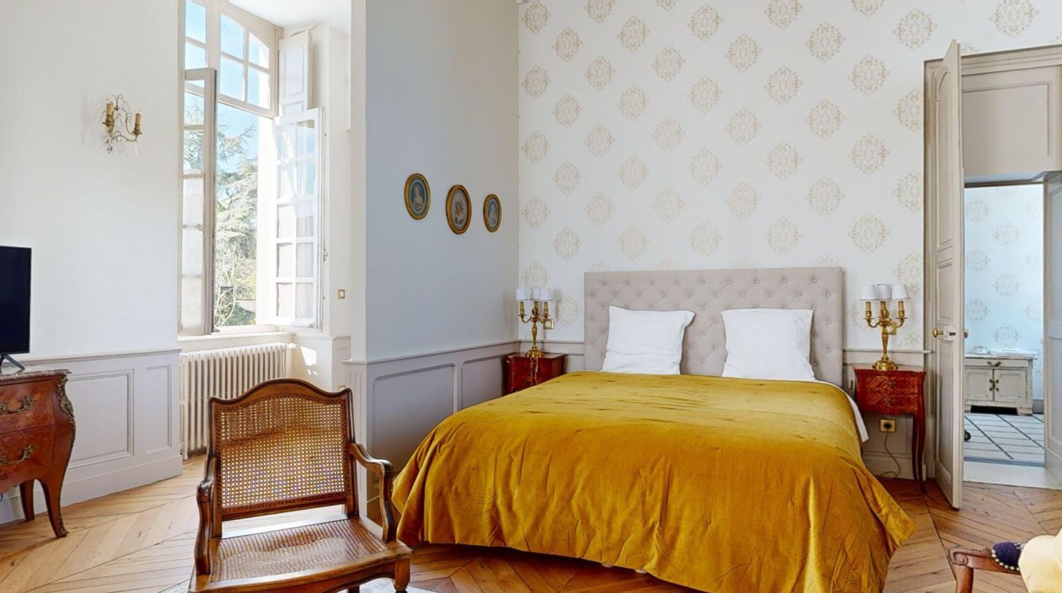 18th century manor house with swimming pool and spa 