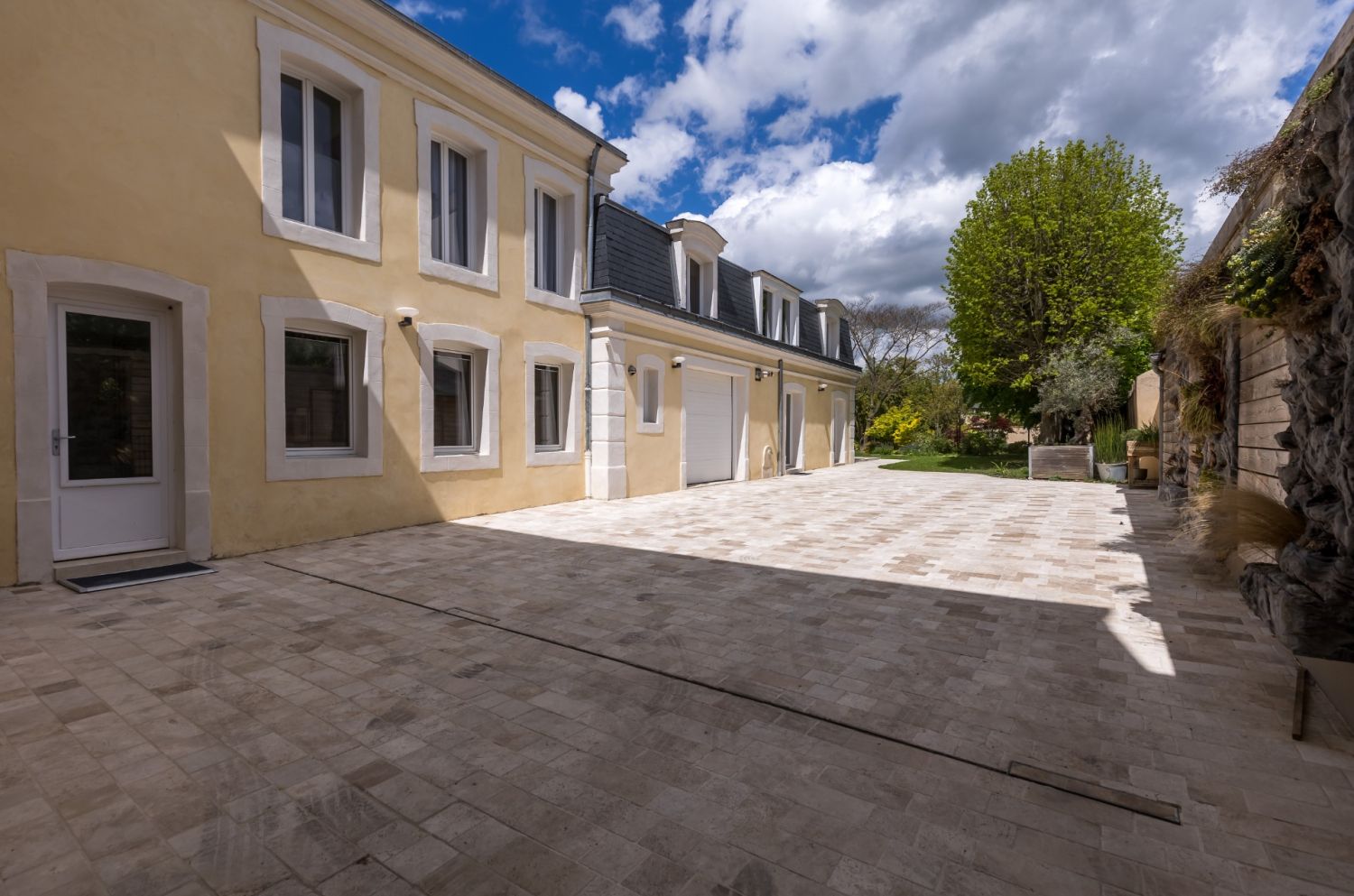 Villa avec jardin en centre-ville 