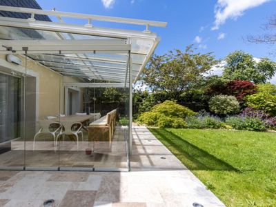 Villa avec jardin en centre-ville 