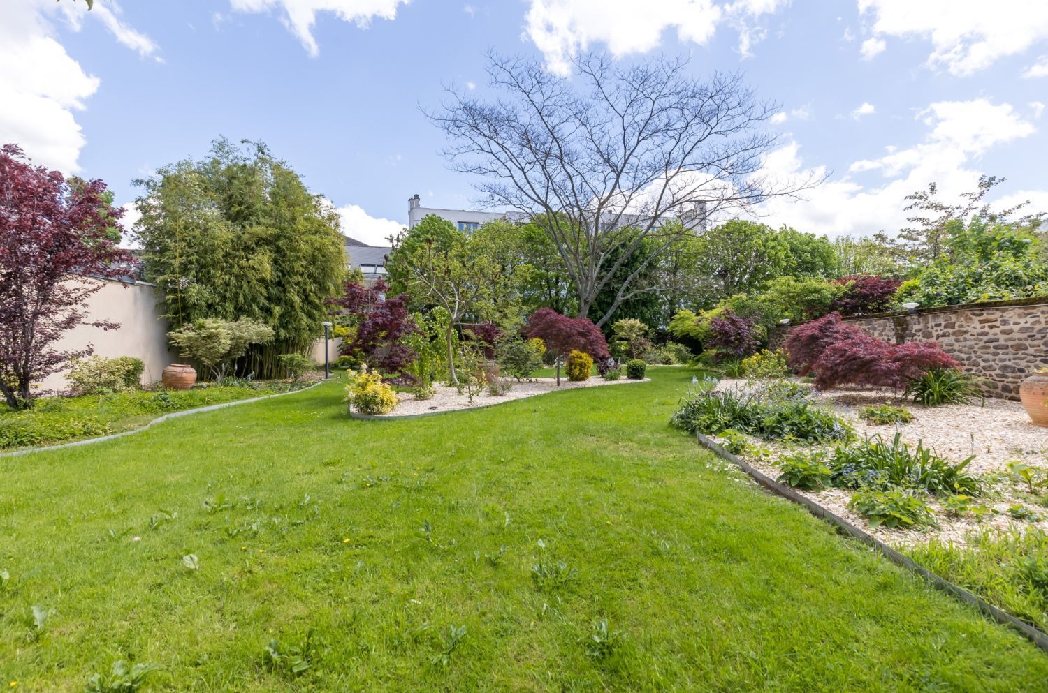 Villa avec jardin en centre-ville 