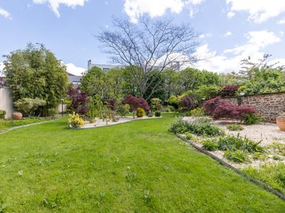 Villa avec jardin en centre-ville 