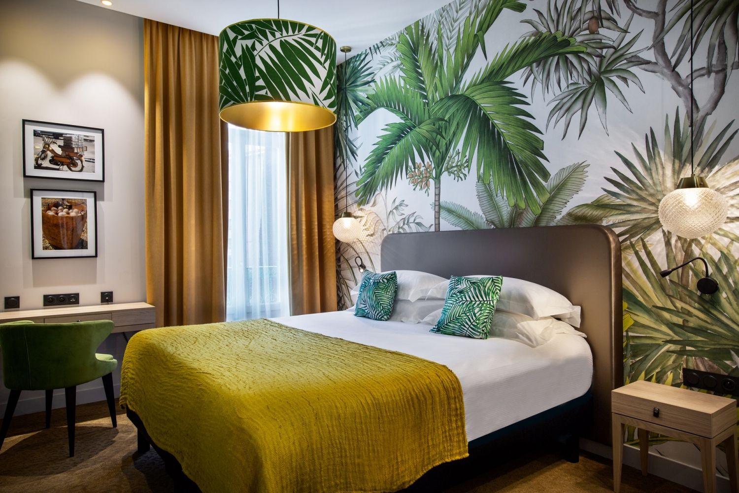 Salon de thé élégant et espace de réunion avec jardin à Cannes