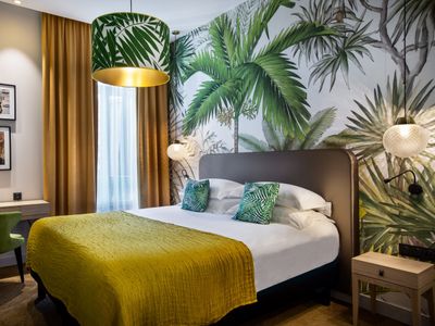 Stylish Tea Room & Meeting Space with Garden in Cannes