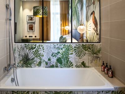 Stylish Tea Room & Meeting Space with Garden in Cannes