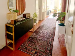 LARGE APARTMENT, IDEAL FOR SHOOTING IN THE CENTER OF MARSEILLE