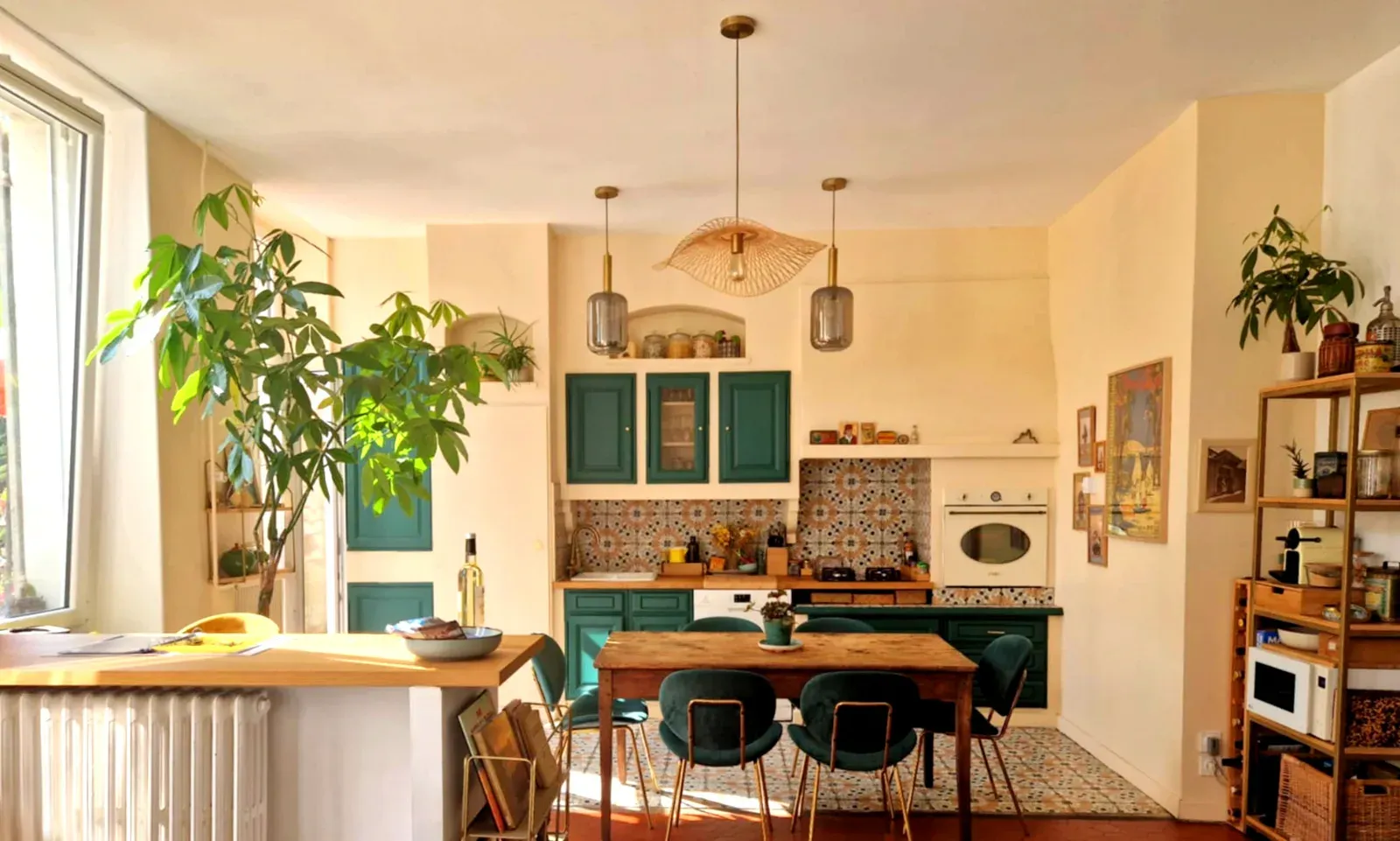 LARGE APARTMENT, IDEAL FOR SHOOTING IN THE CENTER OF MARSEILLE
