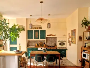 LARGE APARTMENT, IDEAL FOR SHOOTING IN THE CENTER OF MARSEILLE
