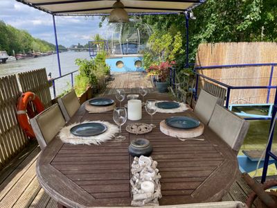 Forest Barge Retreat in Bois de Boulogne with Jacuzzi & Sunset Views