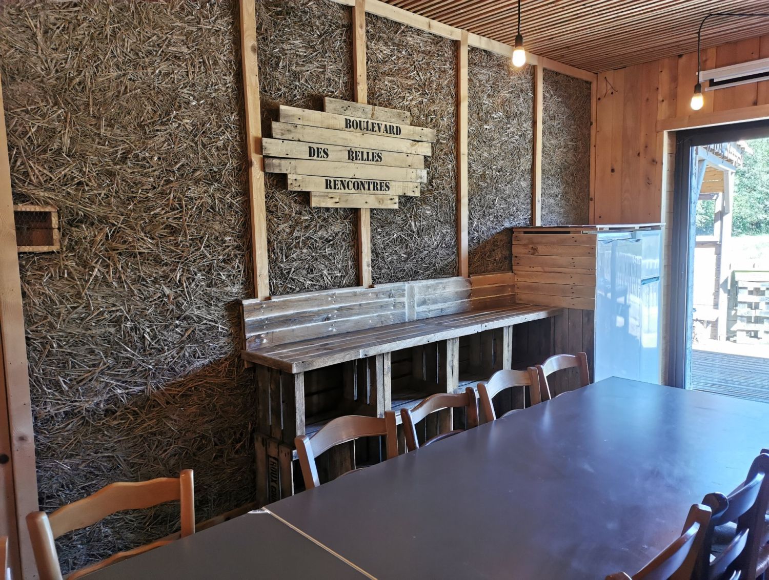 Moulin rénové en Auvergne avec salle de séminaire et chambres