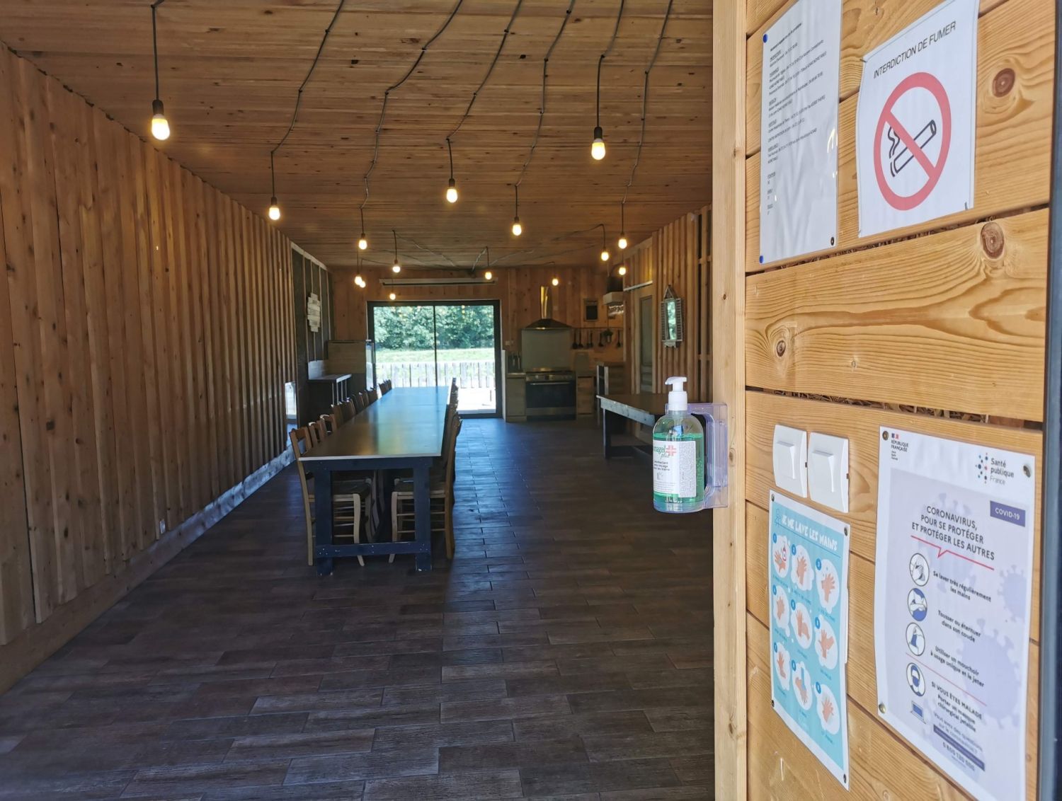 Moulin rénové en Auvergne avec salle de séminaire et chambres