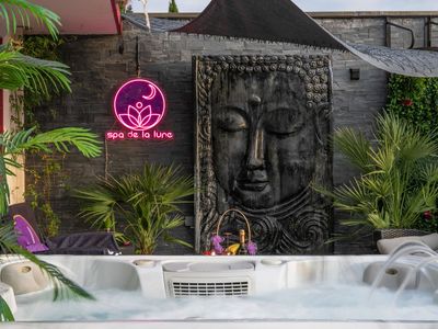 Private Spa Suite with Terrace & Garden View of Paris | Events up to 15 People