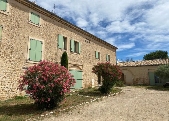 12th century Provençal bastide with reception rooms, park, swimming pool and 49 beds