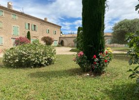 12th century Provençal bastide with reception rooms, park, swimming pool and 49 beds