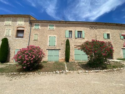 Bastide provençale du 12e siècle avec salles de réception, parc, piscine et 49 couchages