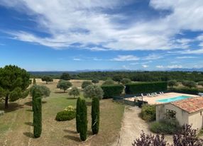 12th century Provençal bastide with reception rooms, park, swimming pool and 49 beds