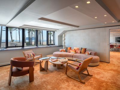 Versatile Sea-View Meeting Room in Cannes with AV Equipment