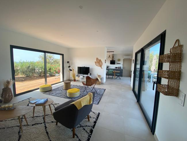 Magnificent villa with sea and mountain views