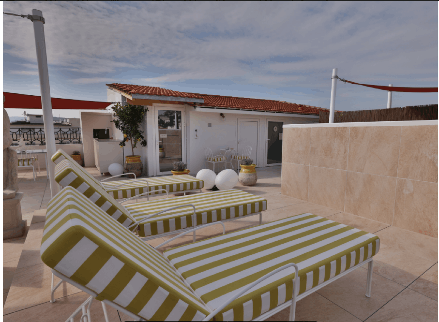 Prestigious Cannes Residence with Rooftop, Sauna & 64 Guest Capacity